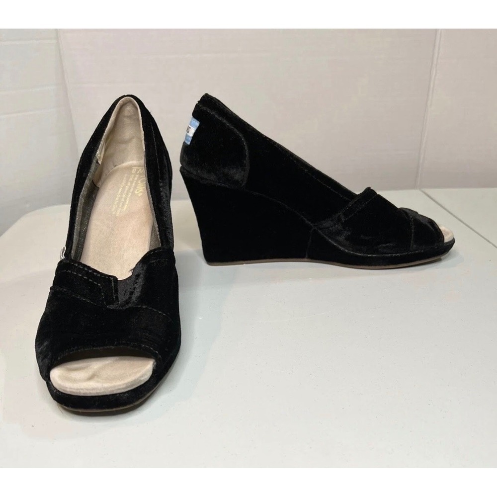 TOMS Black Velvet Peep Toe Wedge Heels Shoes Womens Size 8 Whimsygoth 90s Office